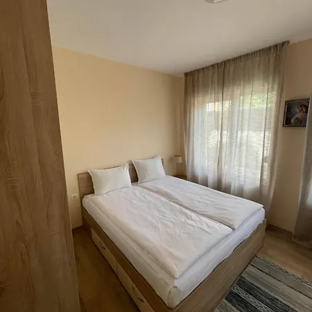 Summer 1 - Relaxing Near סרפובו