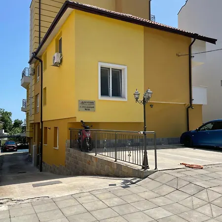 Summer 1 - Relaxing Near סרפובו